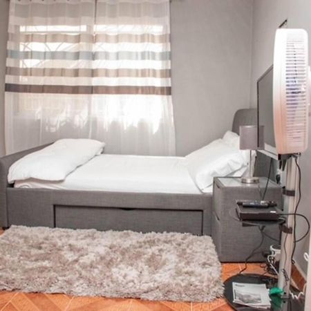 פריטאון Fully Aircondition 3Bed Villa- A C- Wifi- Hotwater מראה חיצוני תמונה