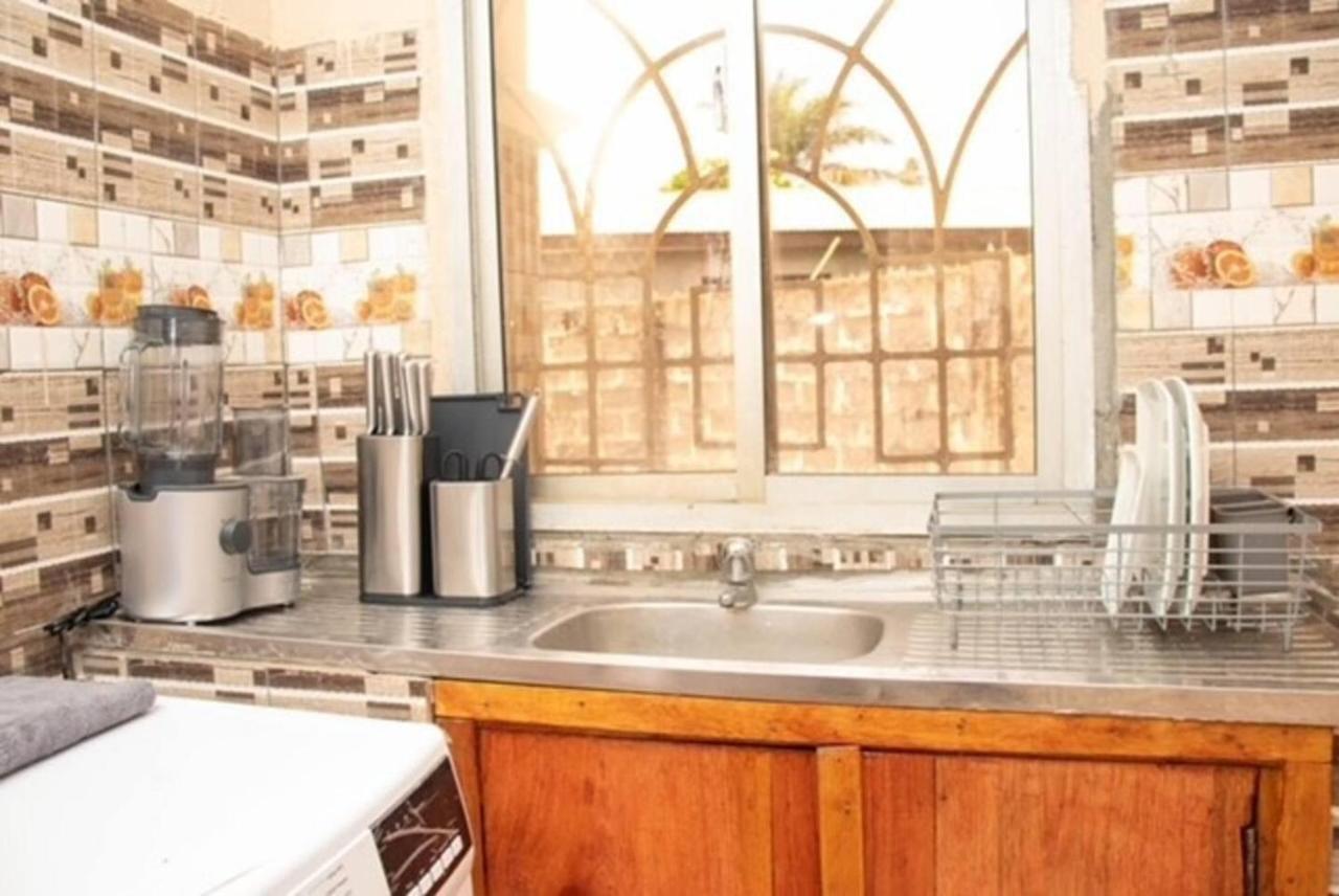 פריטאון Fully Aircondition 3Bed Villa- A C- Wifi- Hotwater מראה חיצוני תמונה