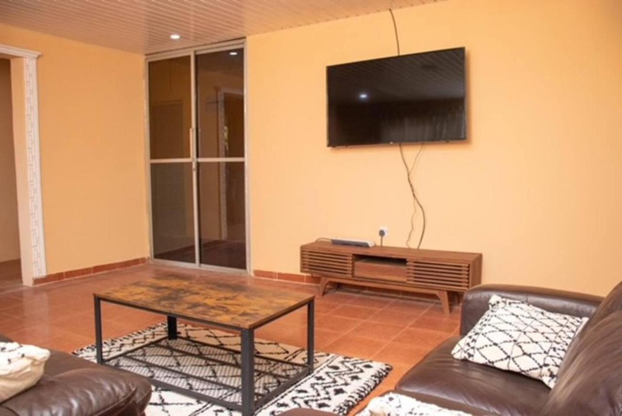 פריטאון Fully Aircondition 3Bed Villa- A C- Wifi- Hotwater מראה חיצוני תמונה