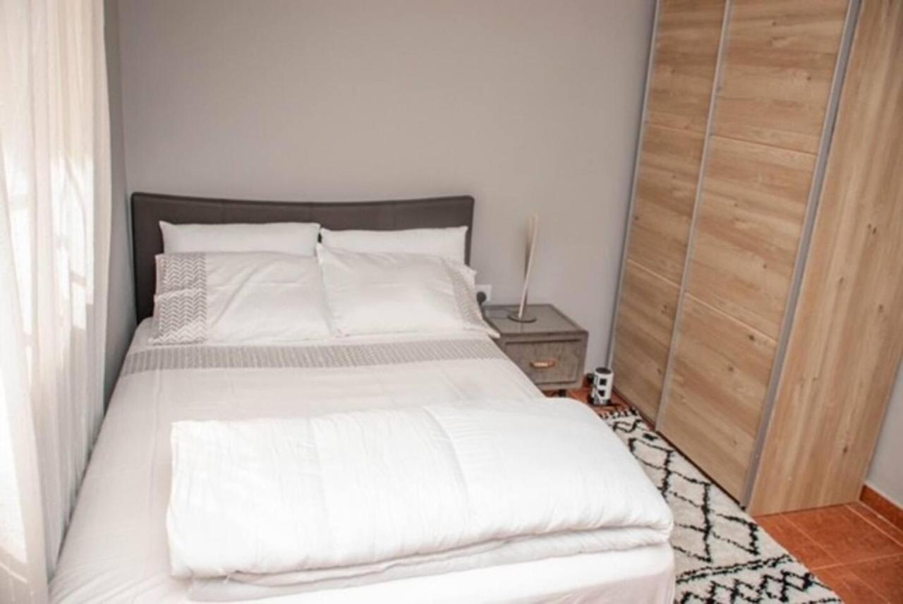 פריטאון Fully Aircondition 3Bed Villa- A C- Wifi- Hotwater מראה חיצוני תמונה