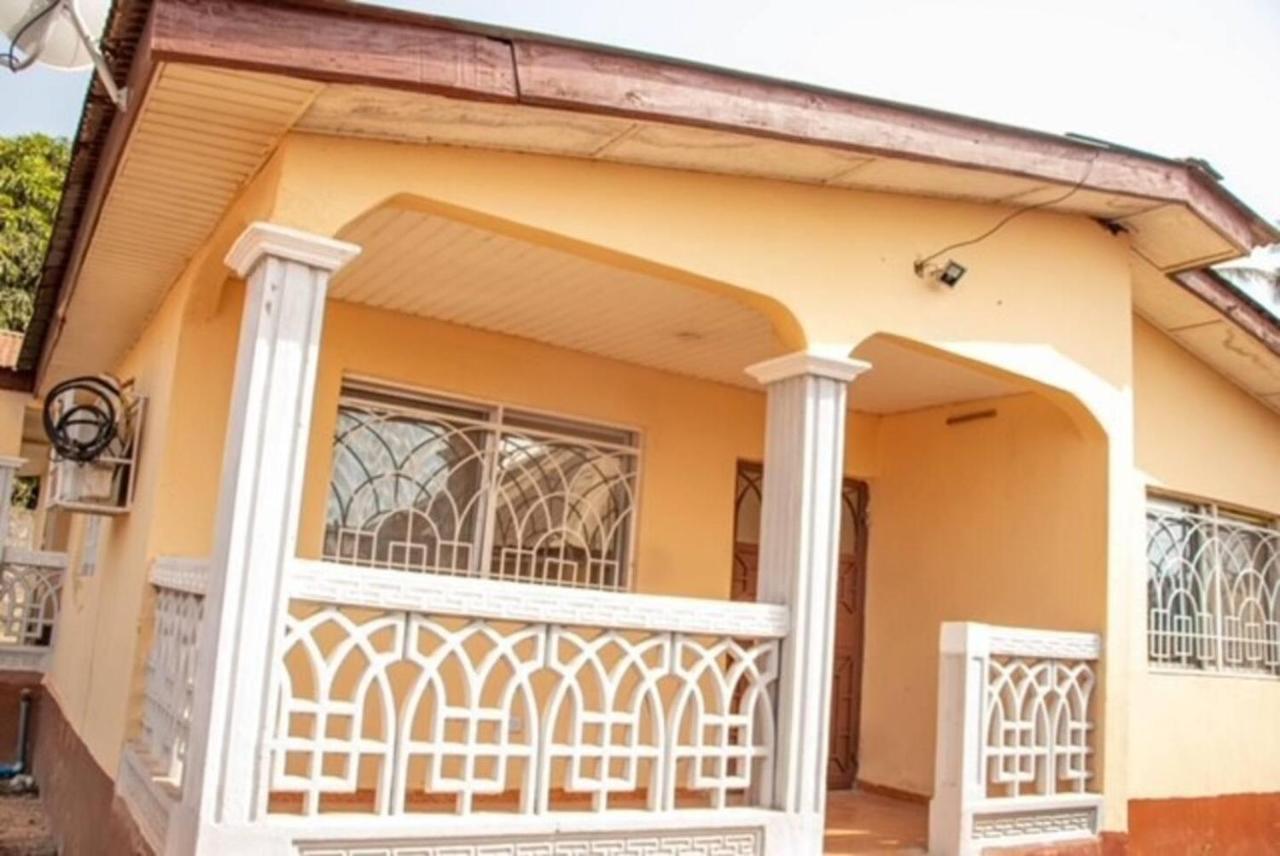 פריטאון Fully Aircondition 3Bed Villa- A C- Wifi- Hotwater מראה חיצוני תמונה