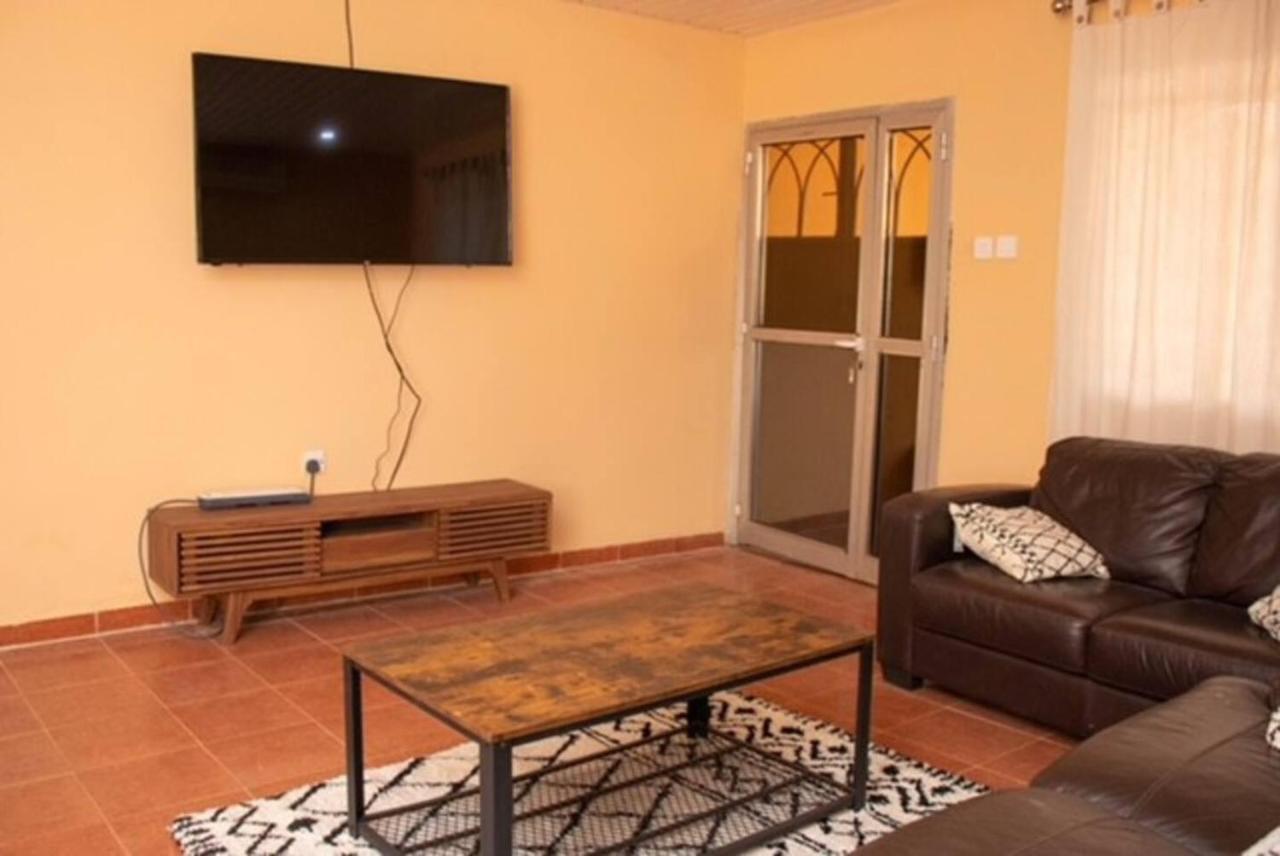 פריטאון Fully Aircondition 3Bed Villa- A C- Wifi- Hotwater מראה חיצוני תמונה